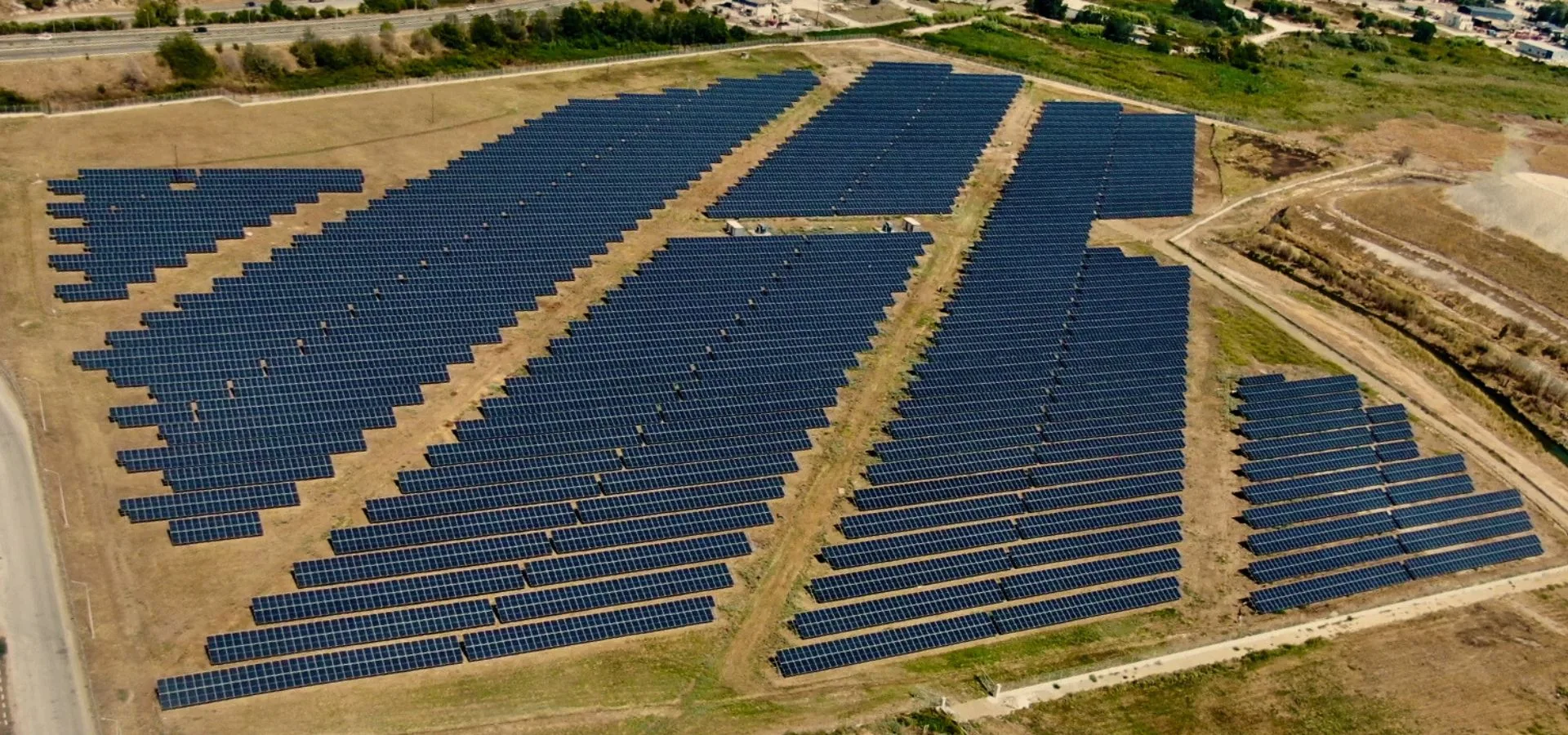 Aerial view of large-scale photovoltaic solar farm installed by Axinar