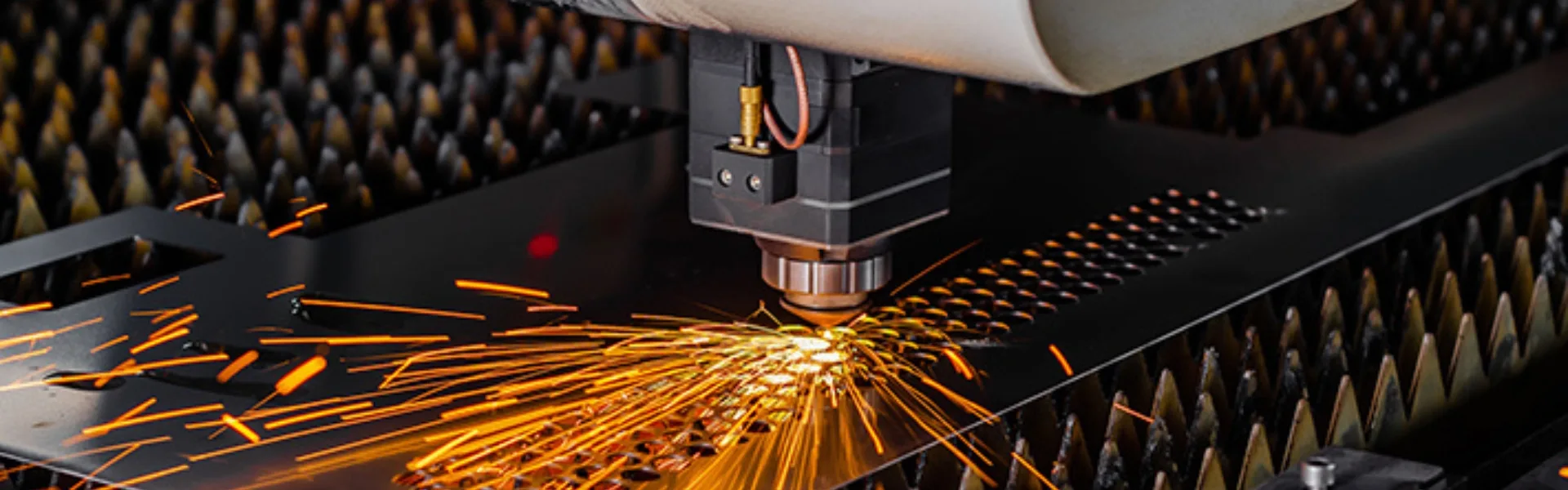 Κοπή και επεξεργασία μετάλλων fiber laser, εργοστάσιο Axinar Θεσσαλονίκη